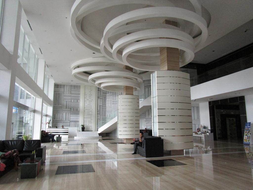 Royal Suite Condotel Medan Exterior foto