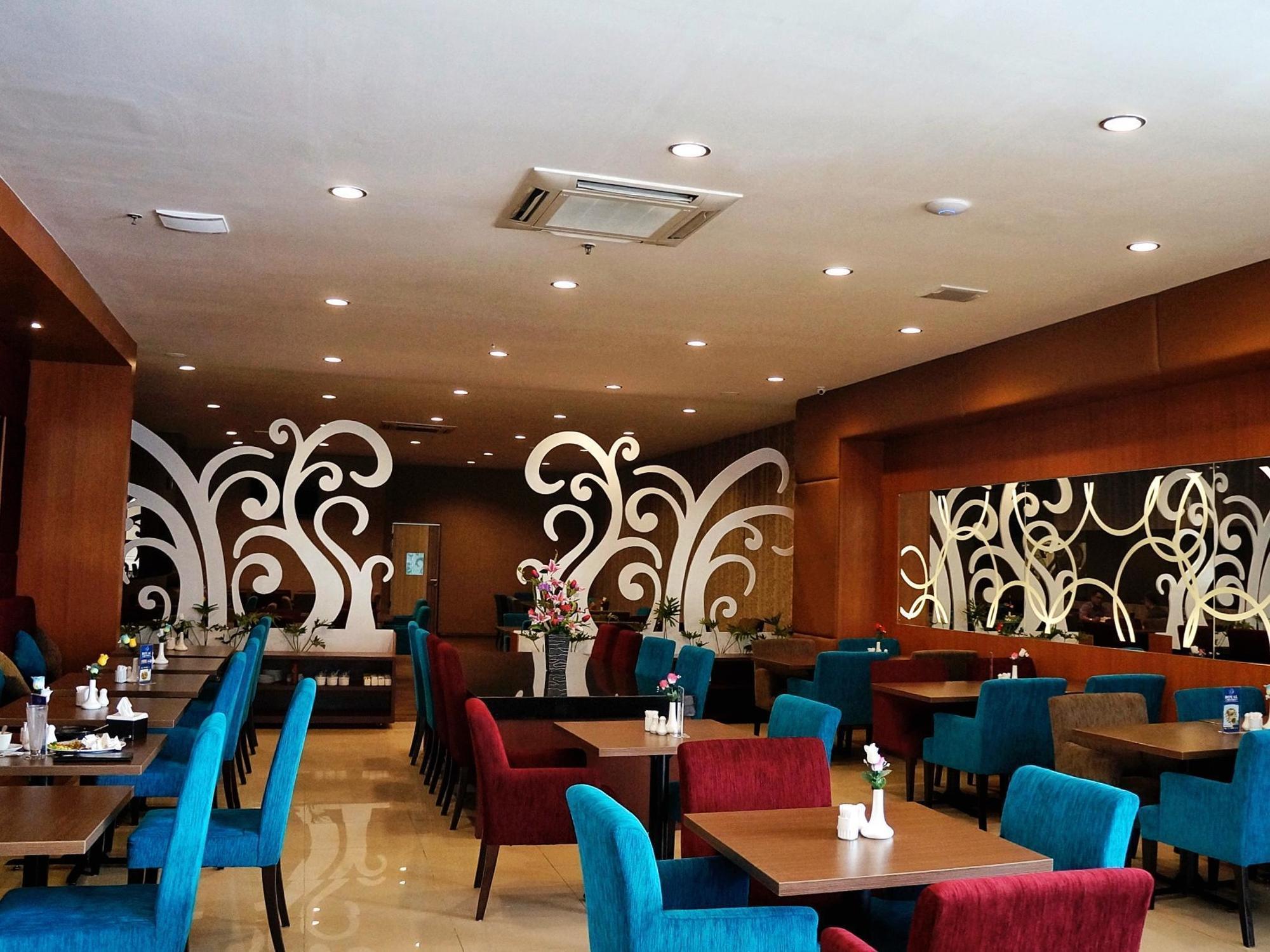 Royal Suite Condotel Medan Exterior foto