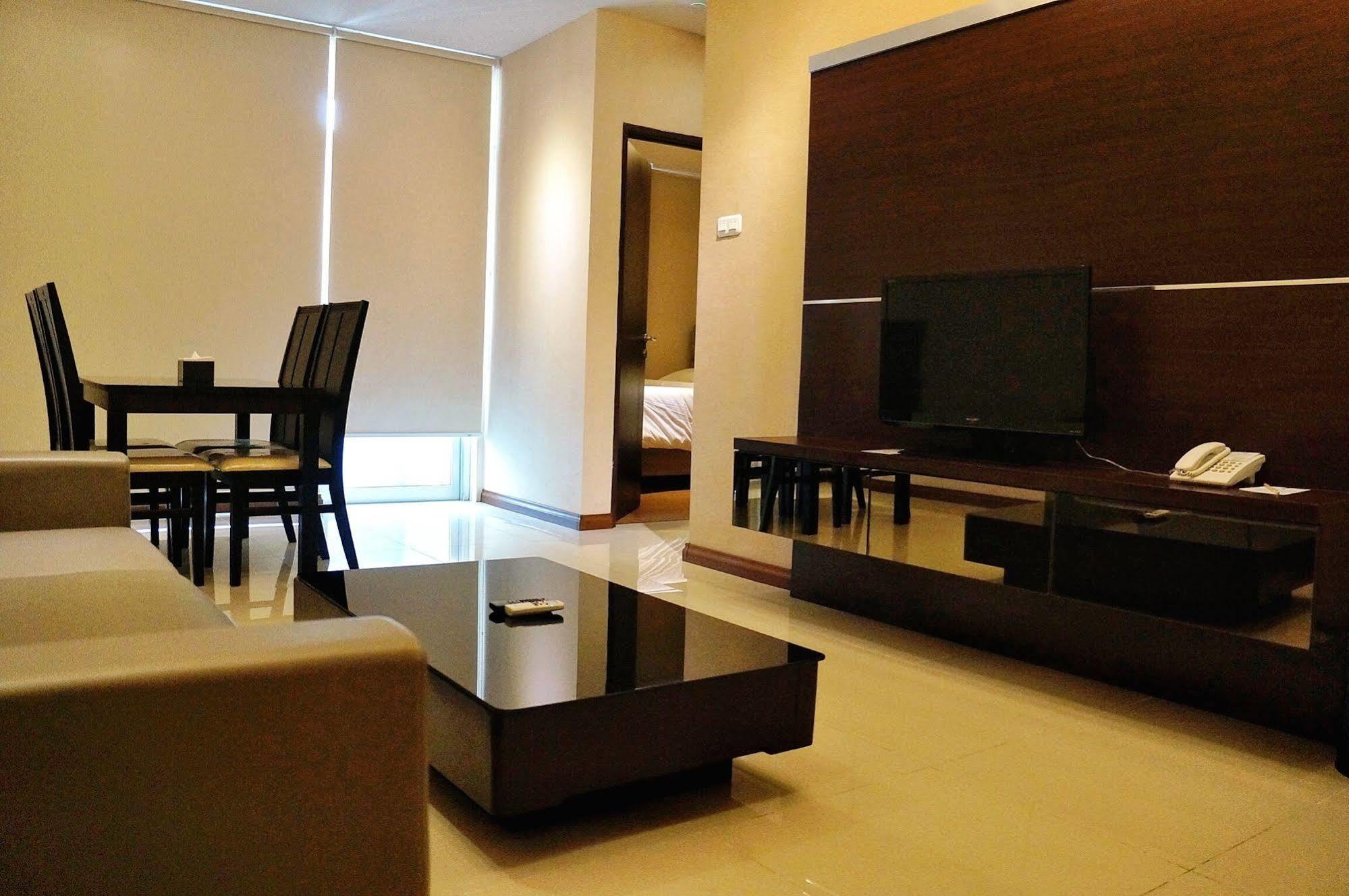 Royal Suite Condotel Medan Exterior foto