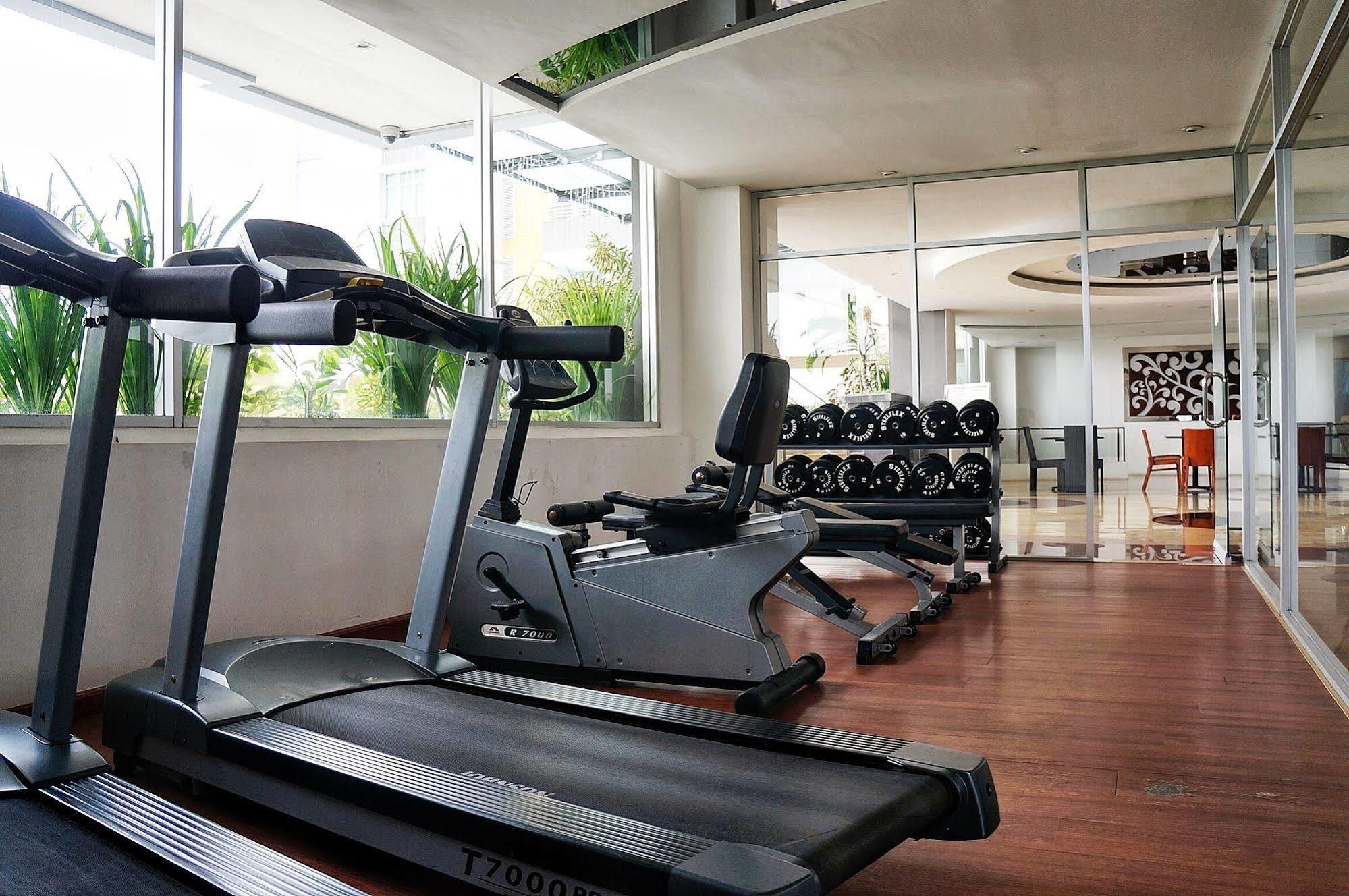 Royal Suite Condotel Medan Exterior foto