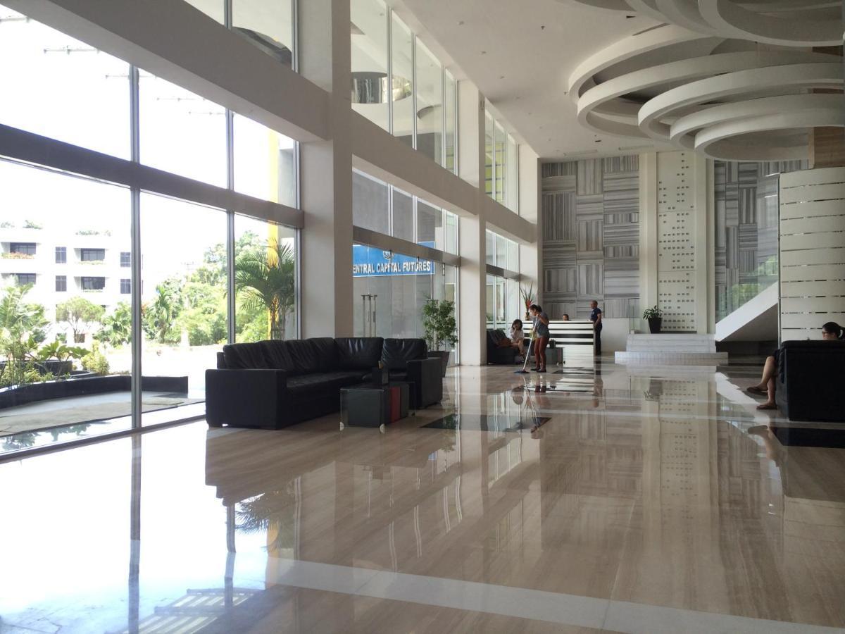 Royal Suite Condotel Medan Exterior foto